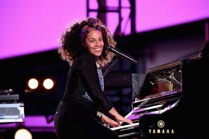 Alicia Keys Teams Up With the NFL to Launch $1B Fund For Black Businesses and Communities Alicia Keys Teams Up With the NFL to Launch $1B Fund For Black Businesses and Communities