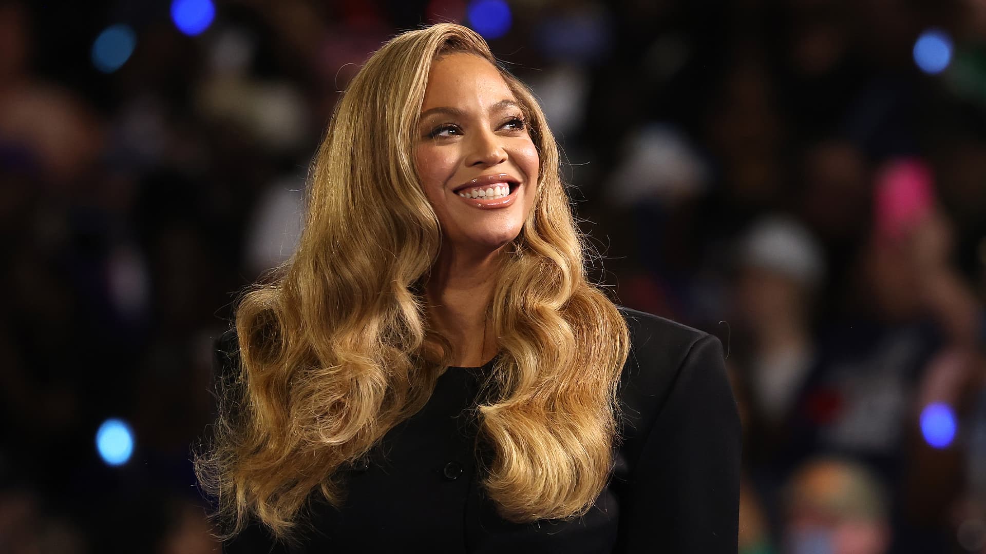 Black-Owned Cleveland-Based Barbershop That Offers Free Health Screenings Awarded $10K From Beyoncé's BeyGOOD Foundation Black-Owned Cleveland-Based Barbershop That Offers Free Health Screenings Awarded $10K From Beyoncé's BeyGOOD Foundation