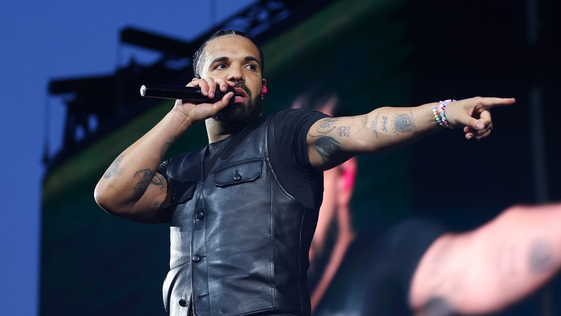 Drake Named In Lawsuit That Accuses Him Of Using Revenue From Stake Gaming Site’s 'Tipping' Feature To Inflate His Streams