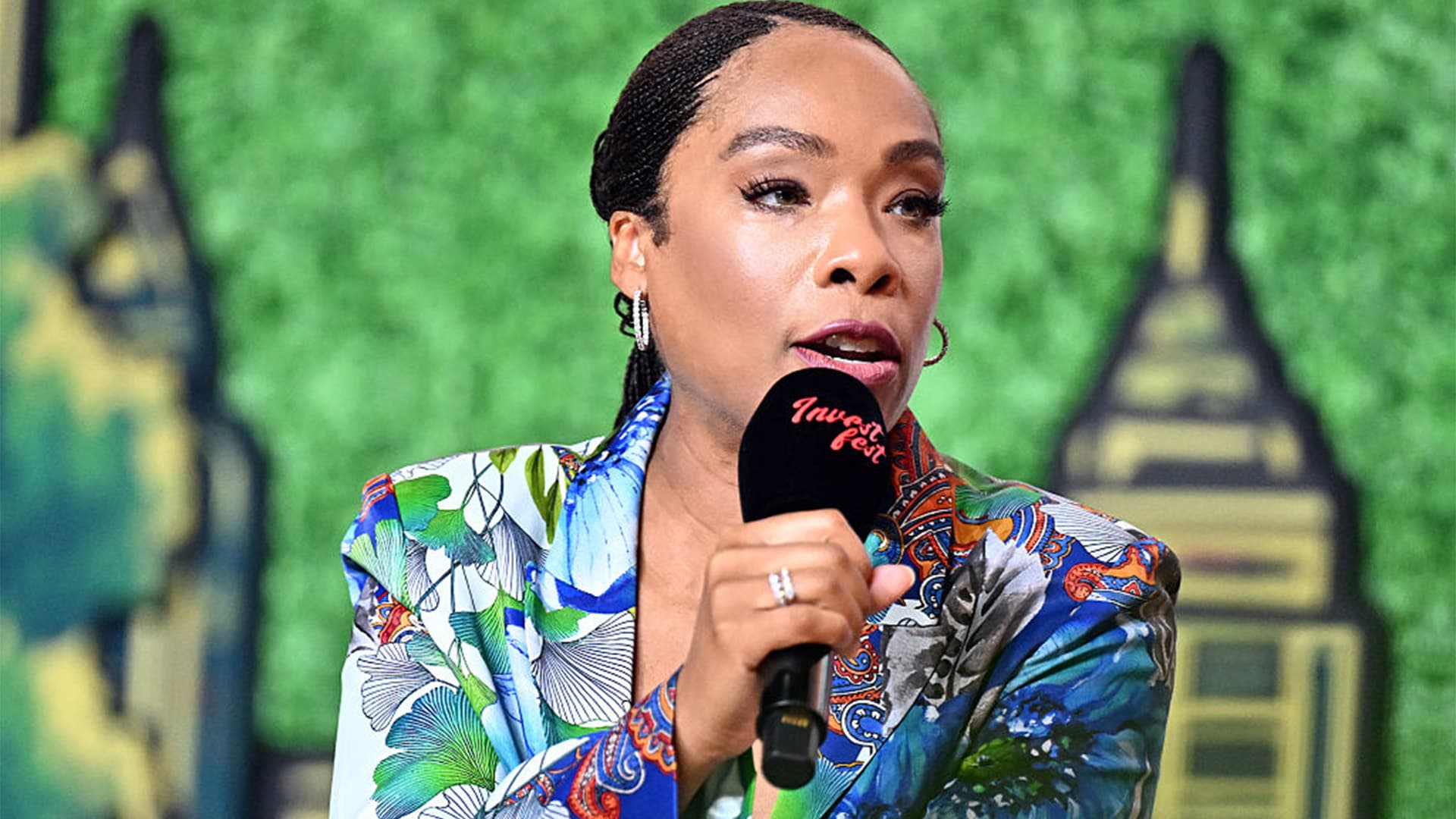 Uncle Nearest Founder Fawn Weaver Remains ‘Unbothered’ Despite Receivership, Calling It An ‘Attempted Robbery In Broad Daylight' Uncle Nearest Founder Fawn Weaver Remains ‘Unbothered’ Despite Receivership, Calling It An ‘Attempted Robbery In Broad Daylight'