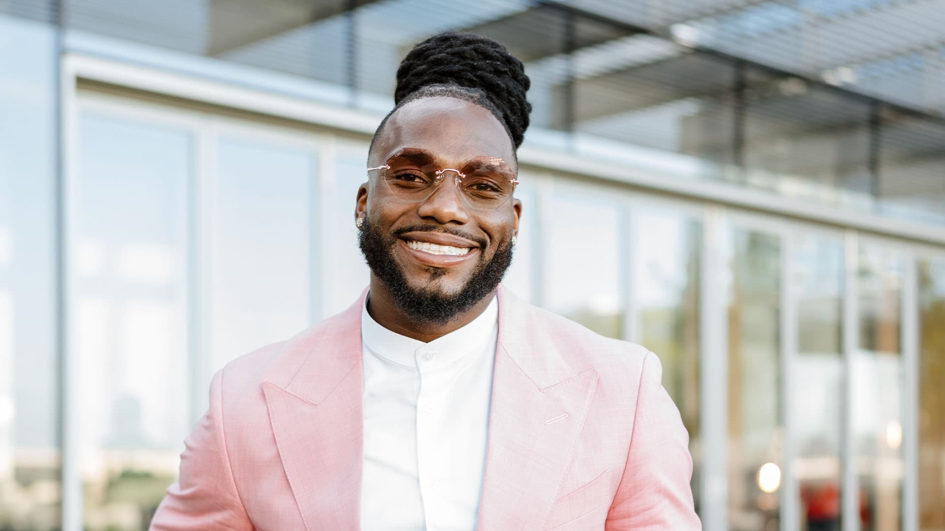 Jaylon Smith Bet On Oura In Its Series C Round In 2021 And He Later Exited At Series E — Here's How Much He Made And What He's Investing In Now