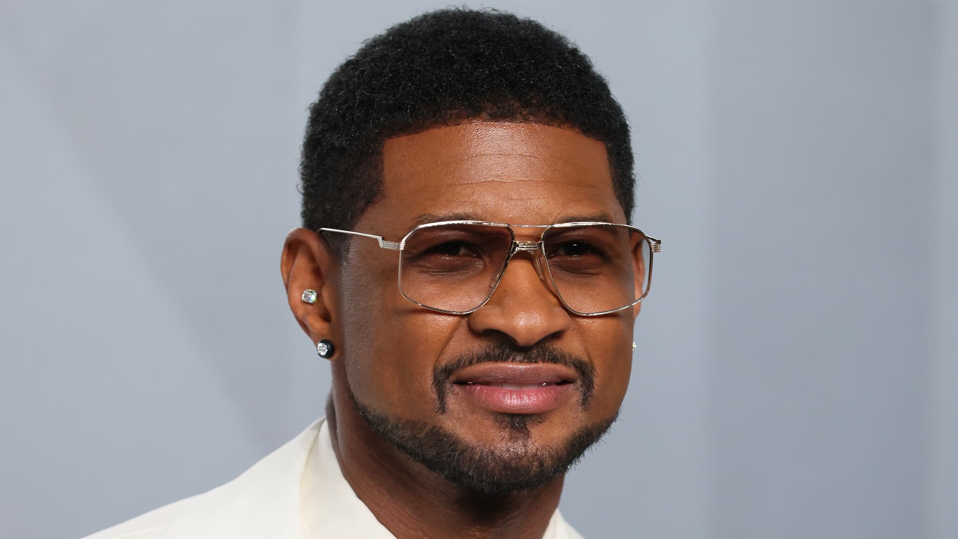 After Becoming A Minority Owner In The Cleveland Cavaliers In 2004, Usher Shares He's Sold His Stake Plus What Makes A Good Investment After Becoming A Minority Owner In The Cleveland Cavaliers In 2004, Usher Shares He's Sold His Stake Plus What Makes A Good Investment