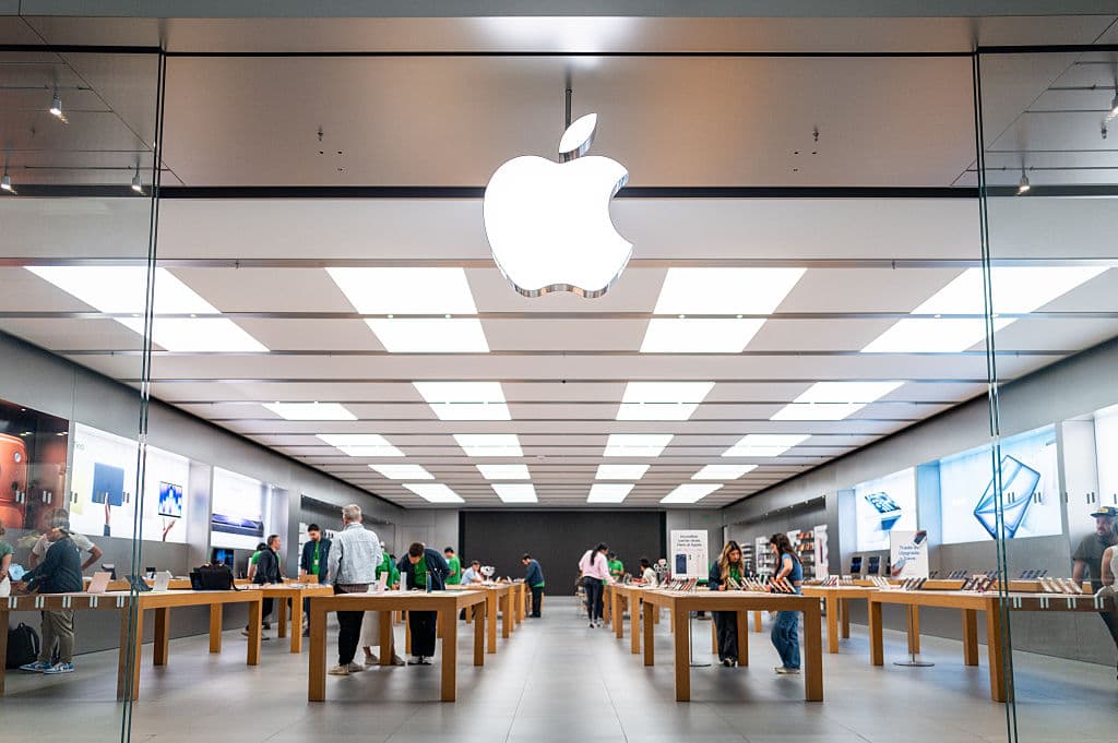 Apple Agrees To Proposed $250M Settlement Over Claims It Falsely Advertised Siri's AI Features Apple Agrees To Proposed $250M Settlement Over Claims It Falsely Advertised Siri's AI Features