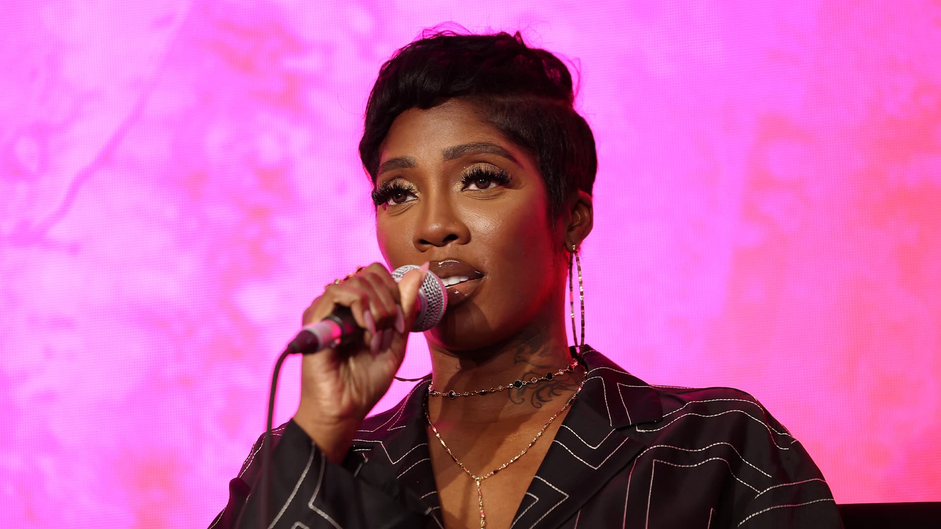 Tiwa Savage Is Supporting A Nigeria-Based Program That Provides Emerging Artists With College Scholarships Tiwa Savage Is Supporting A Nigeria-Based Program That Provides Emerging Artists With College Scholarships