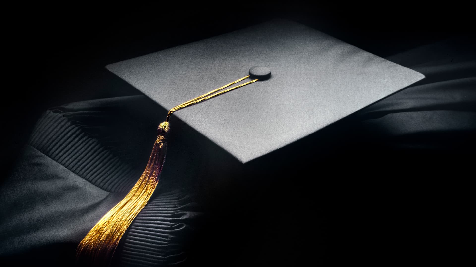 23-Year-Old Salenah Cartier Makes History Yet Again In Education, Becomes Youngest PhD Graduate At The University Of Houston 23-Year-Old Salenah Cartier Makes History Yet Again In Education, Becomes Youngest PhD Graduate At The University Of Houston